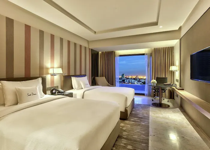 Отель Doubletree By Hilton Sukhumvit 5*