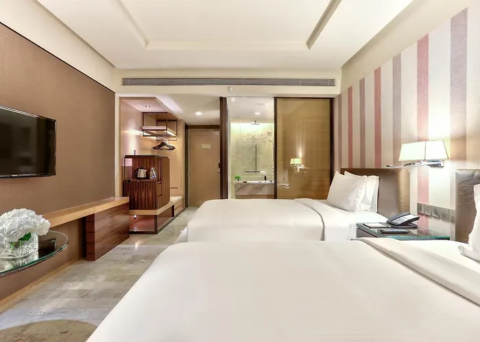 Отель Doubletree By Hilton Sukhumvit 5*
