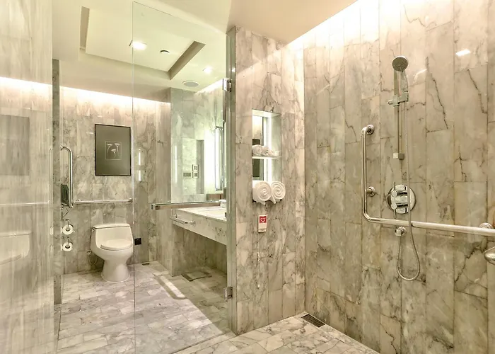 Doubletree By Hilton Sukhumvit Бангкок