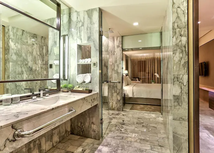 Doubletree By Hilton Sukhumvit Бангкок