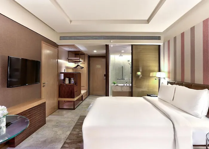 Отель Doubletree By Hilton Sukhumvit 5*